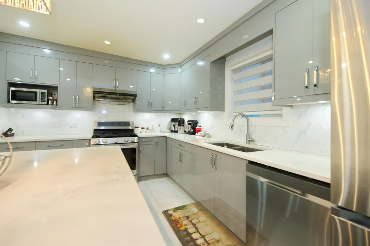 Kitchen Island Photo of 7681 125 Street, Surrey, BC
