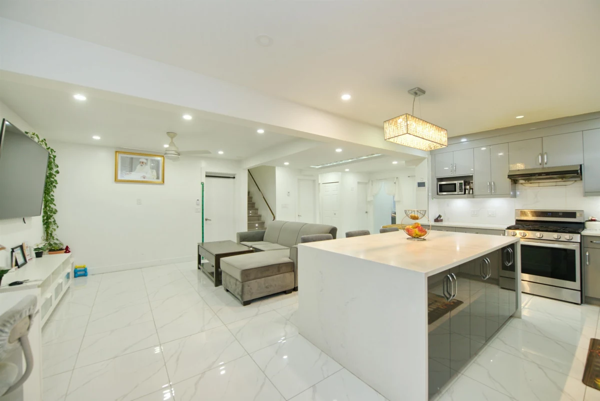 Laundry Room Photo of 7681 125 Street, Surrey, BC