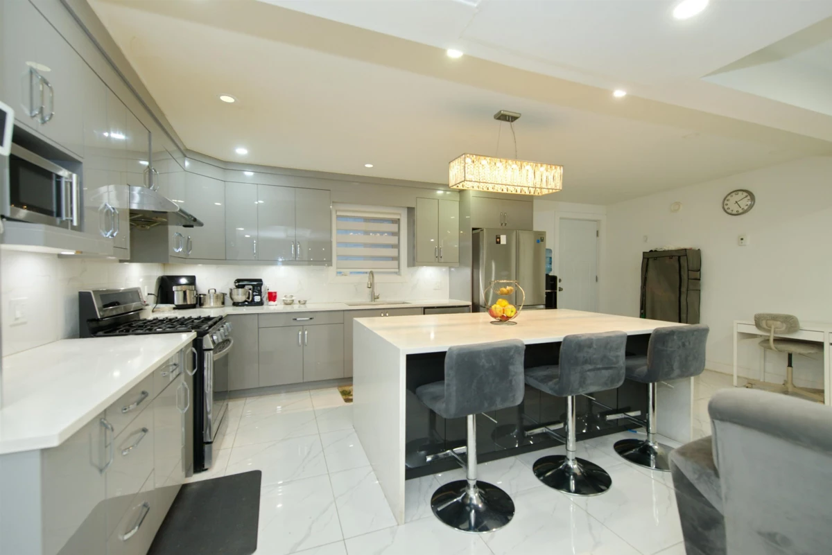 Mudroom Photo of 7681 125 Street, Surrey, BC