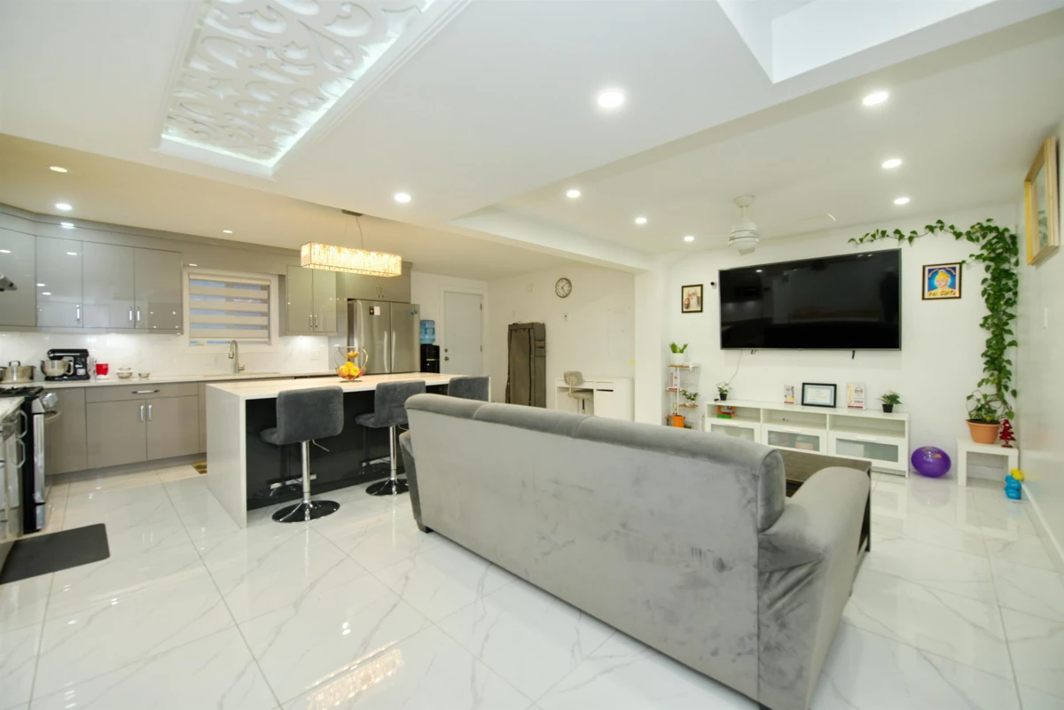 Walk-In Closet Photo of 7681 125 Street, Surrey, BC