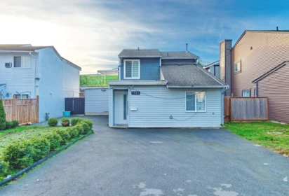 Front Yard Photo of 7681 125 Street, Surrey, BC