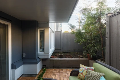 Entry Foyer Photo of 101 2133 Dundas Street, Vancouver, BC