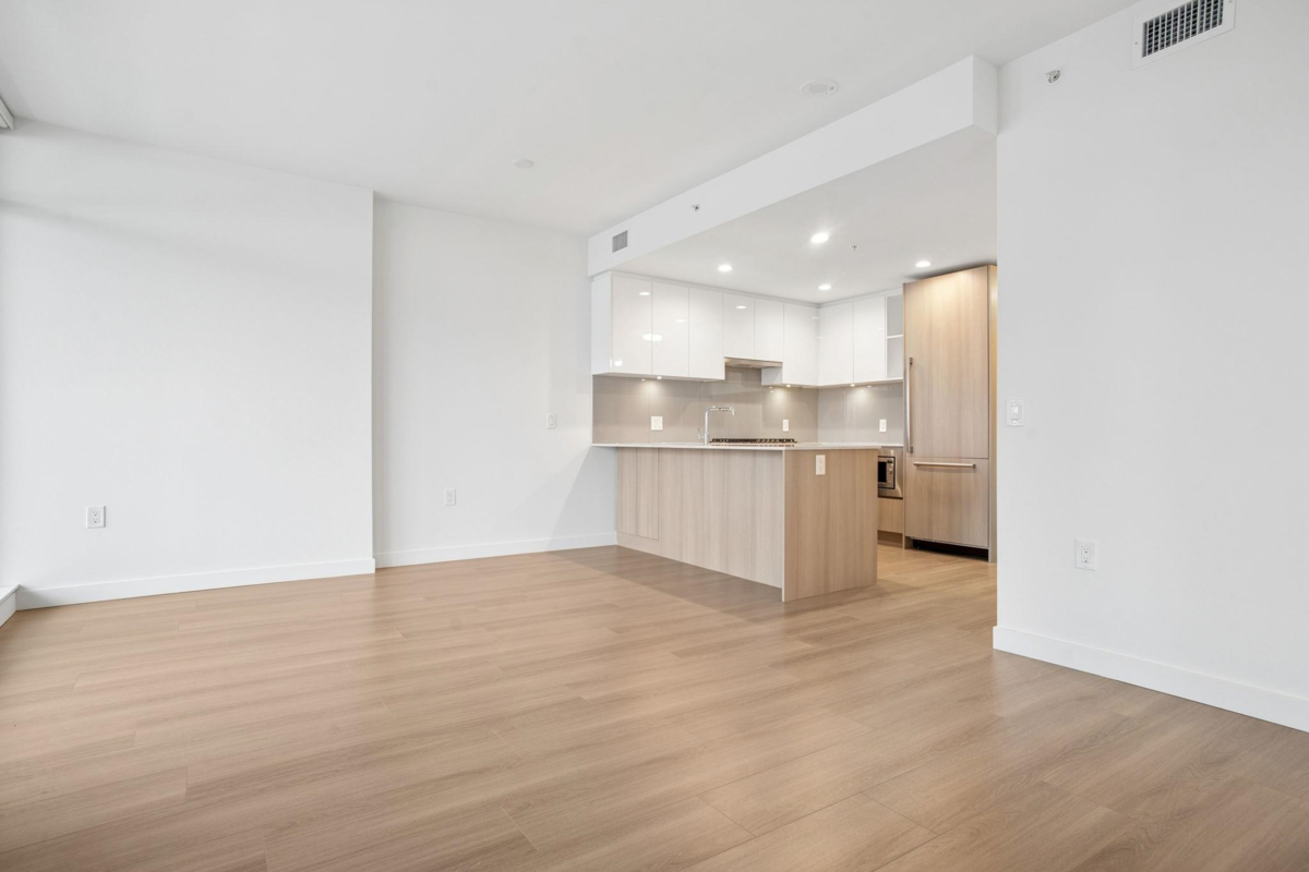 Kitchen Island Photo of 1705 618 Carnarvon Street, New Westminster, BC