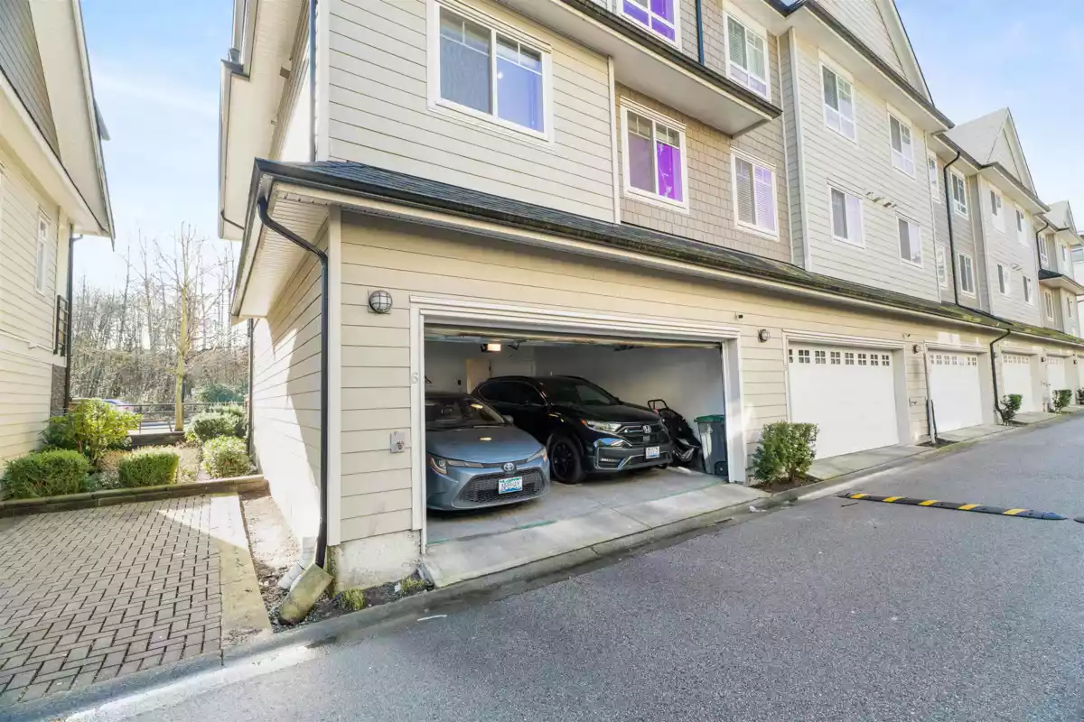 Dining Area Photo of 6 14285 64 Avenue, Surrey, BC