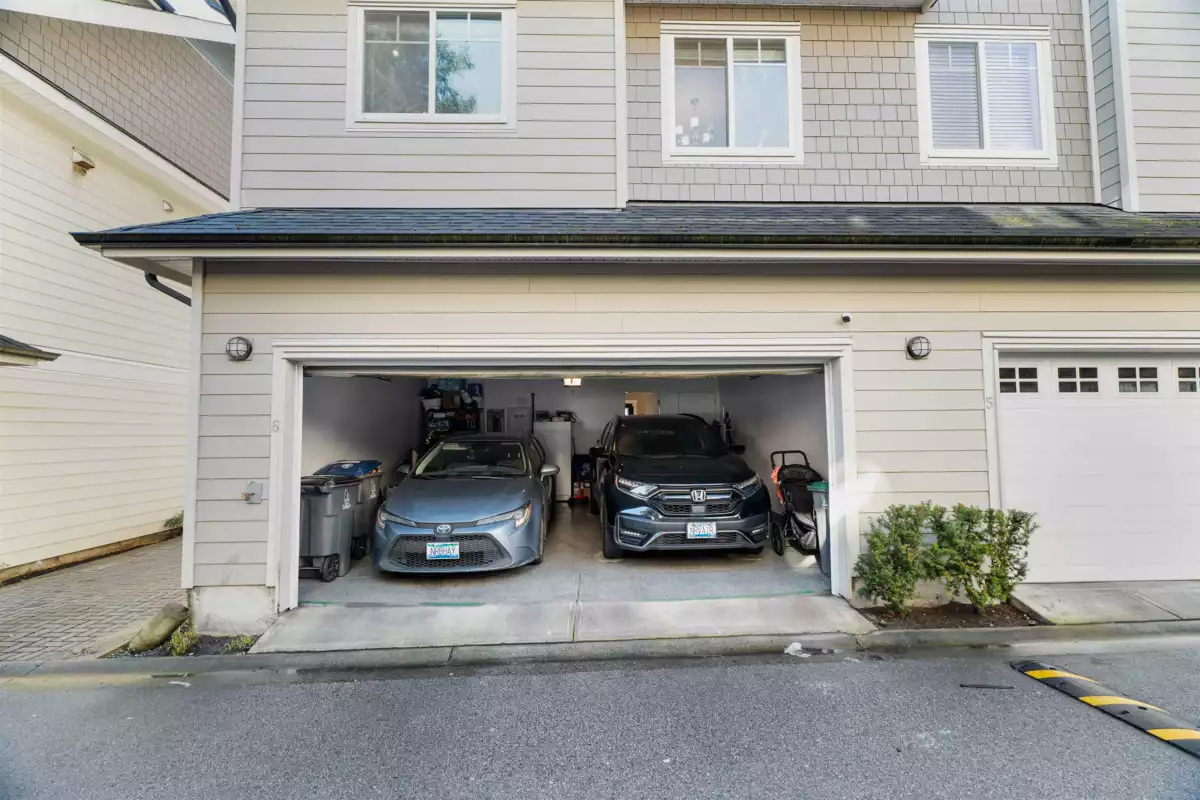 Family Room Photo of 6 14285 64 Avenue, Surrey, BC