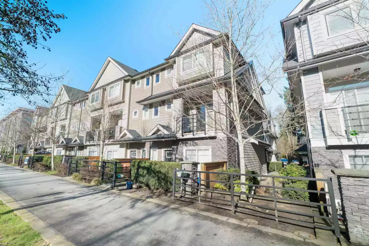 Living Room Photo of 6 14285 64 Avenue, Surrey, BC