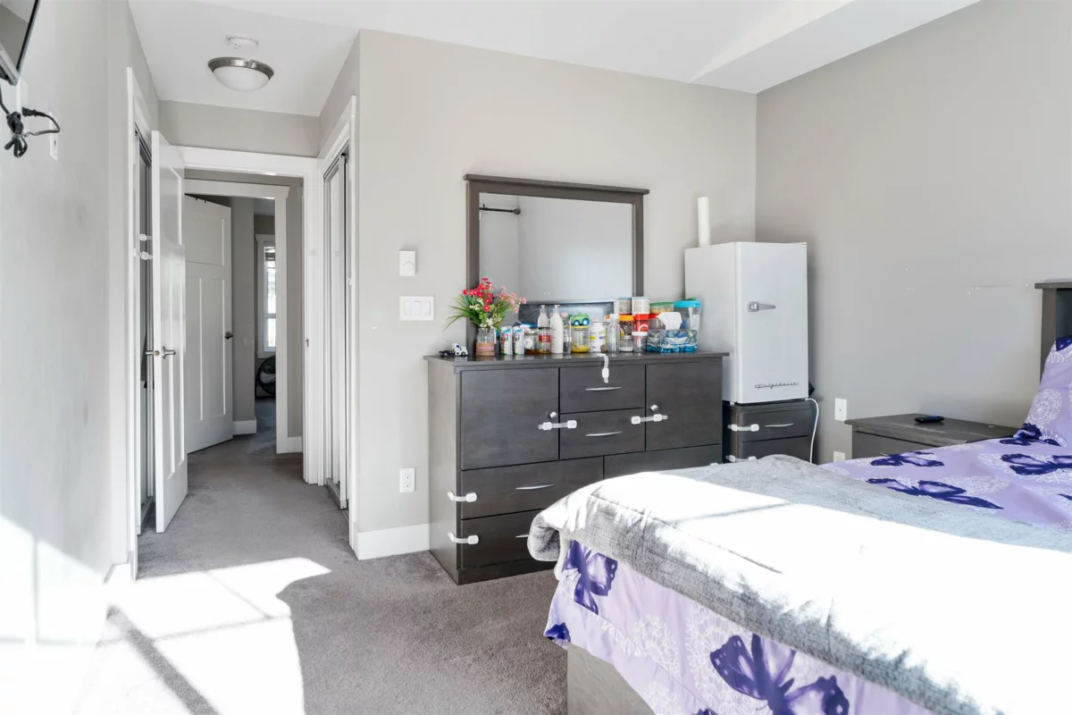 Primary Bathroom Photo of 6 14285 64 Avenue, Surrey, BC