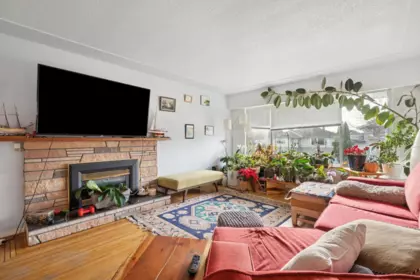 Living Room Photo of 328 E 18th Street, North Vancouver, BC