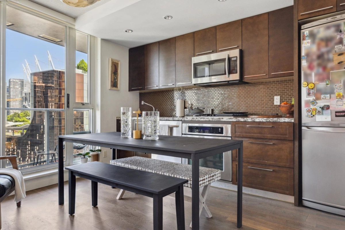 Kitchen Photo of 1701 918 Cooperage Way, Vancouver, BC
