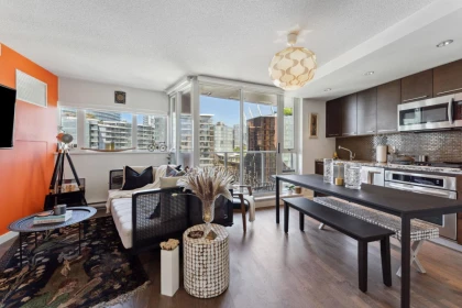 1701 918 Cooperage Way, Vancouver, BC