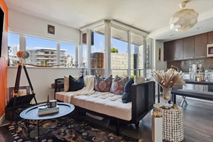 1701 918 Cooperage Way, Vancouver, BC
