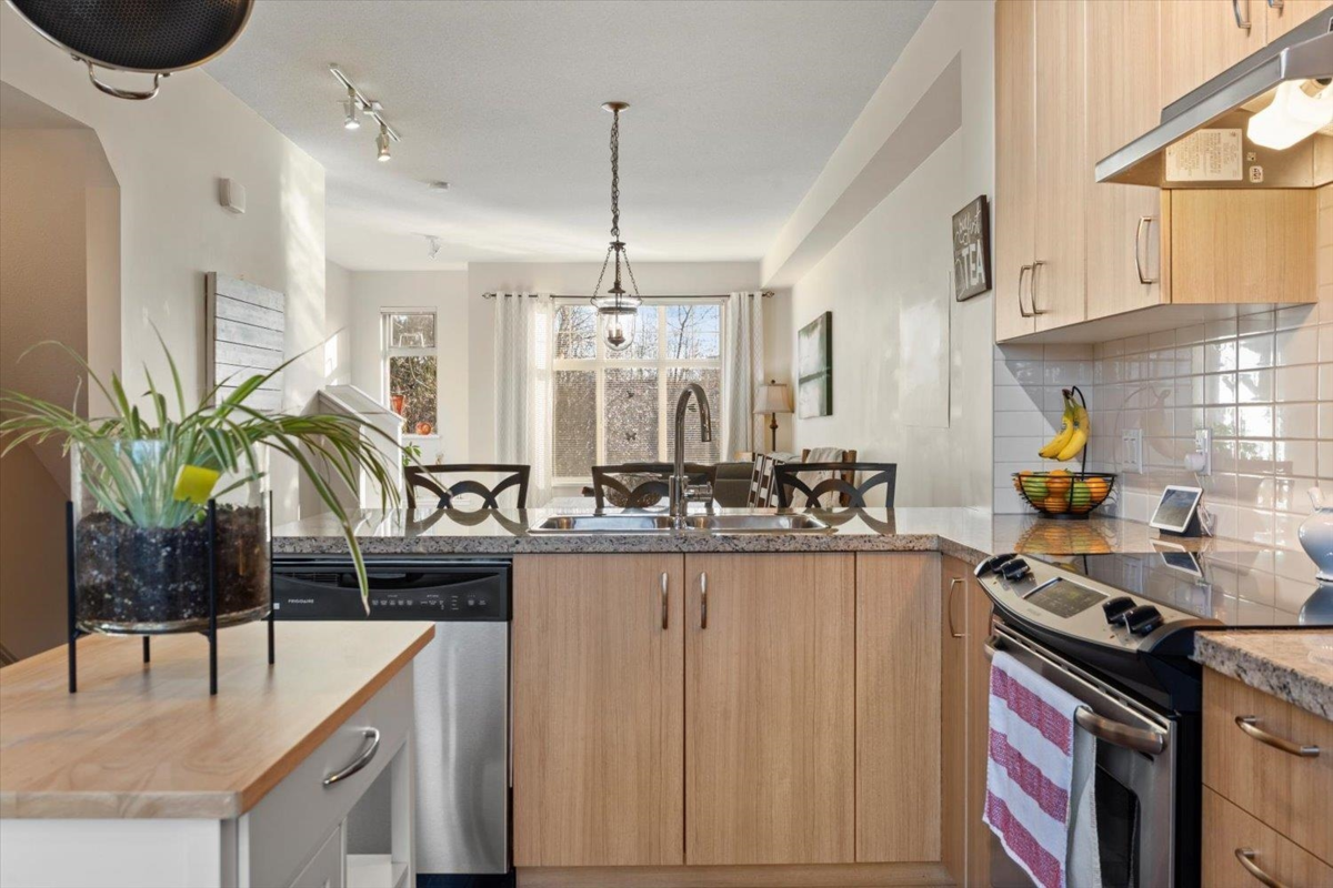 Walk-In Closet Photo of 36 31125 Westridge Place, Abbotsford, BC