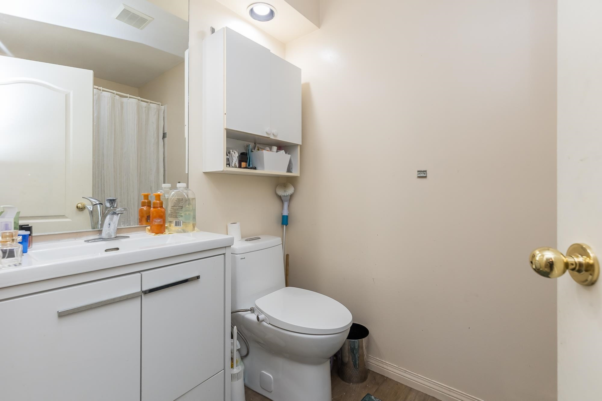 Guest Bathroom Photo of 39 32777 Chilcotin Drive, Abbotsford, BC