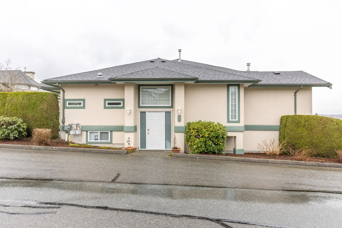 Living Room Photo of 39 32777 Chilcotin Drive, Abbotsford, BC