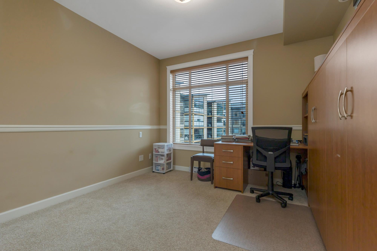 Backyard Photo of 409 2860 Trethewey Street, Abbotsford, BC