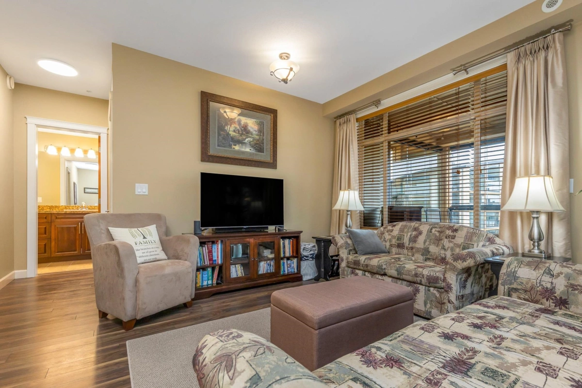 Guest Bathroom Photo of 409 2860 Trethewey Street, Abbotsford, BC