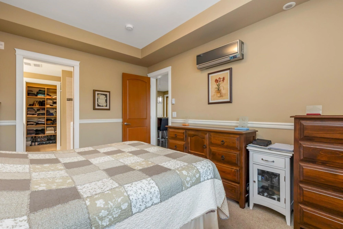 Hallway Photo of 409 2860 Trethewey Street, Abbotsford, BC