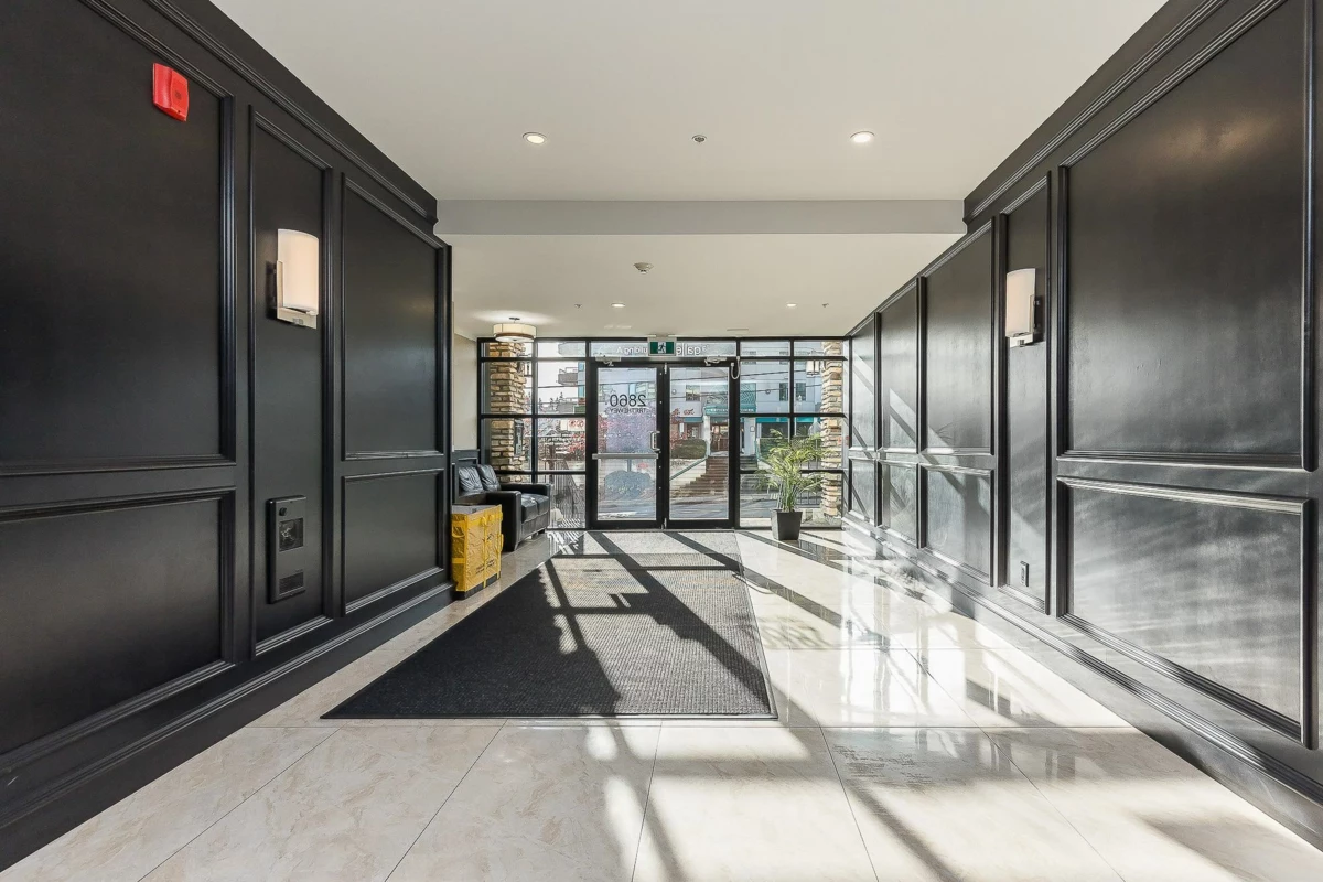 Living Room Photo of 409 2860 Trethewey Street, Abbotsford, BC