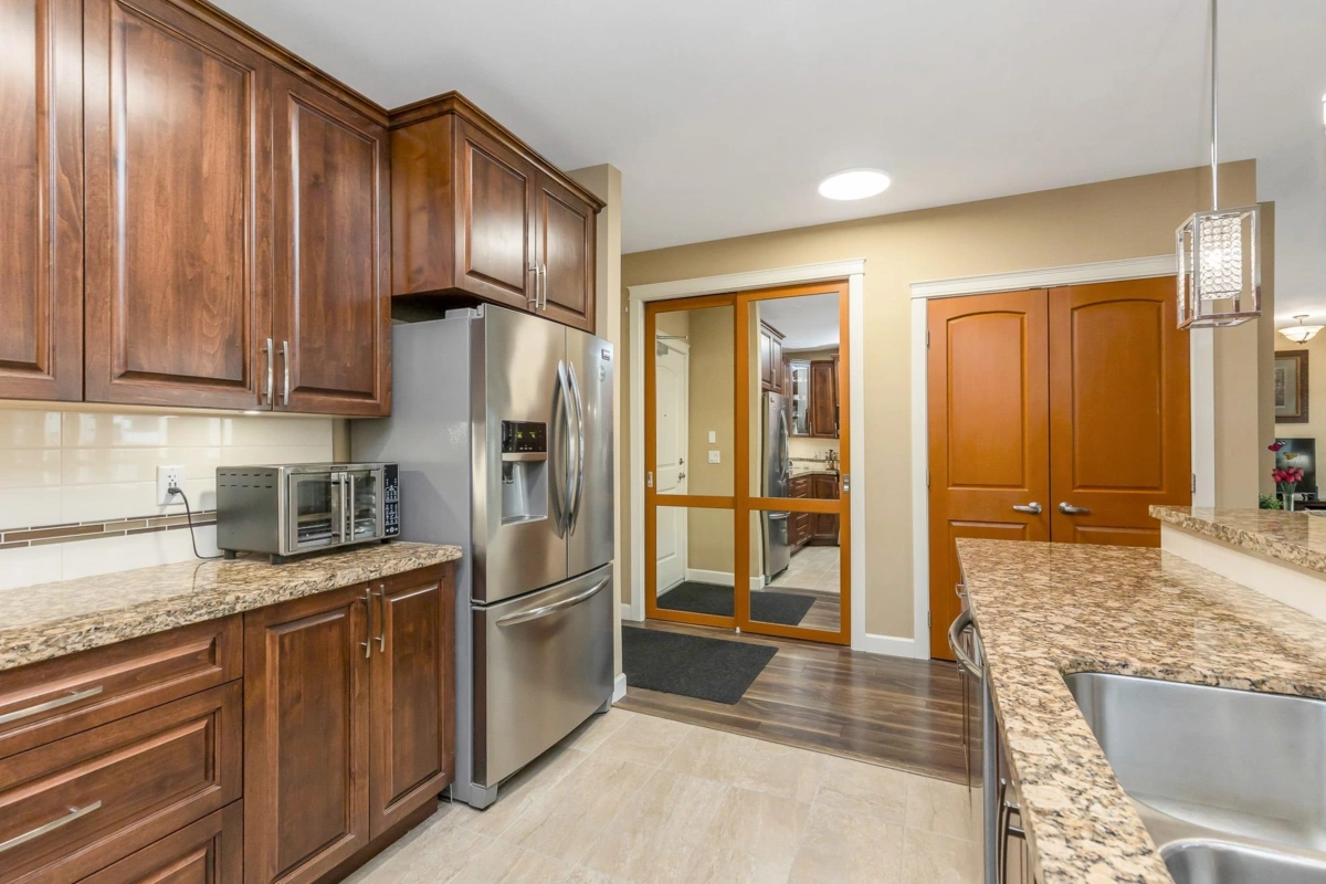 Primary Bathroom Photo of 409 2860 Trethewey Street, Abbotsford, BC