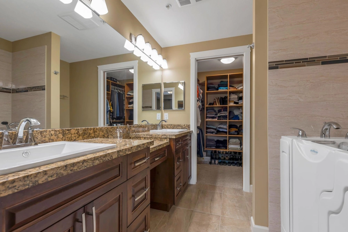 Staircase Photo of 409 2860 Trethewey Street, Abbotsford, BC