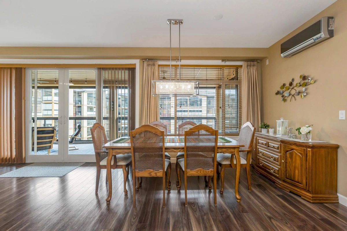 Walk-In Closet Photo of 409 2860 Trethewey Street, Abbotsford, BC