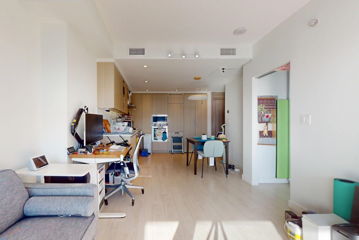 Kitchen Island Photo of 1512 4730 Lougheed Highway, Burnaby, BC