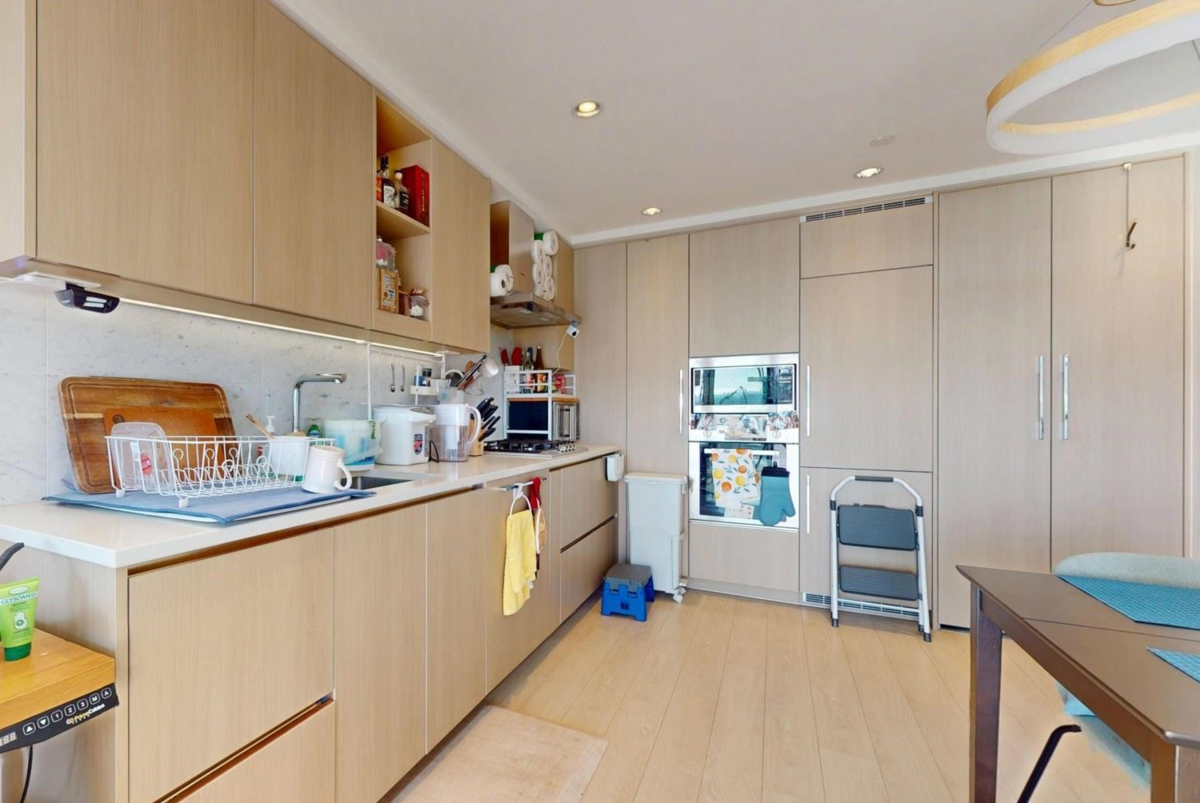 Primary Bathroom Photo of 1512 4730 Lougheed Highway, Burnaby, BC