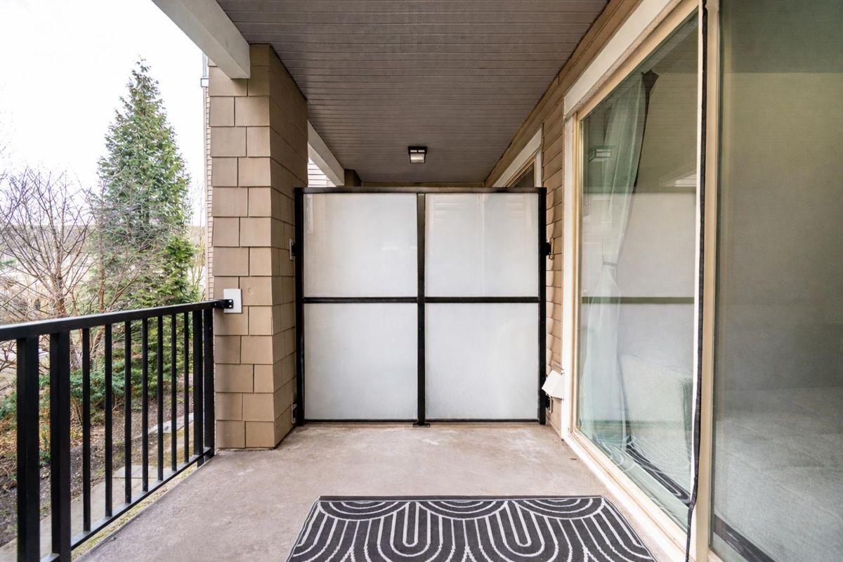 Powder Room Photo of 233 6628 120 Street, Surrey, BC