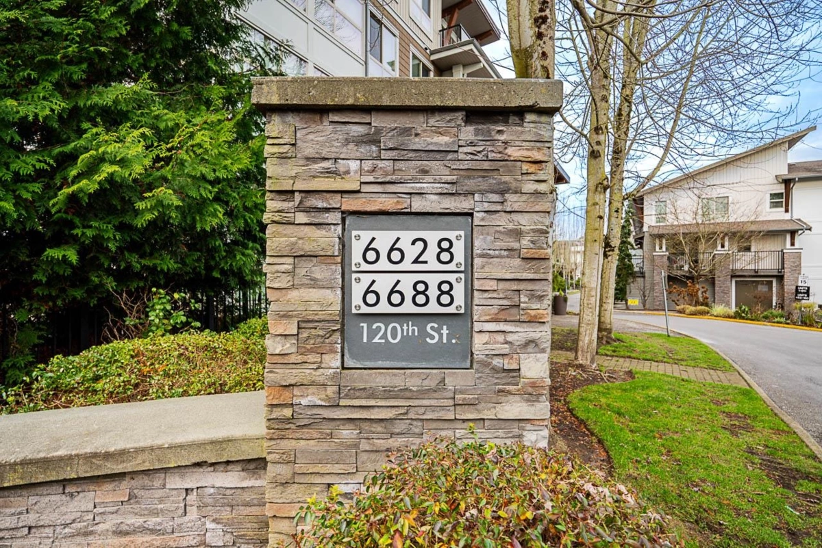 Swimming Pool Photo of 233 6628 120 Street, Surrey, BC