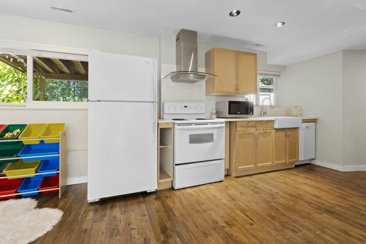 Basement Recreation Room Photo of 19745 38a Avenue, Langley, BC