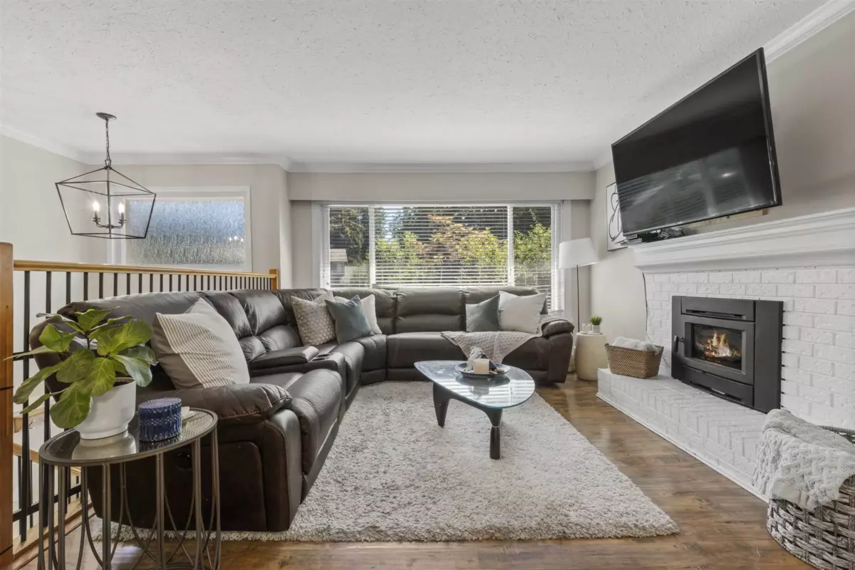 Kitchen Island Photo of 19745 38a Avenue, Langley, BC