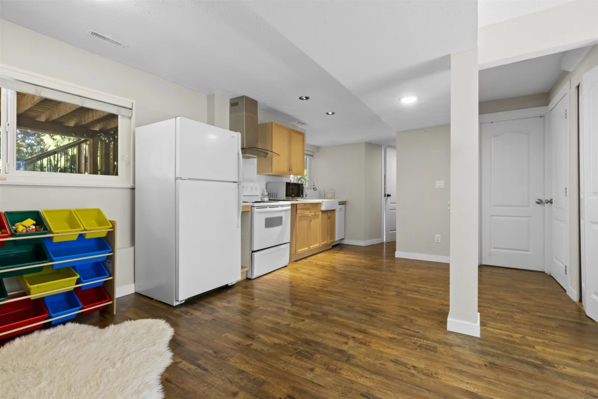 Laundry Room Photo of 19745 38a Avenue, Langley, BC