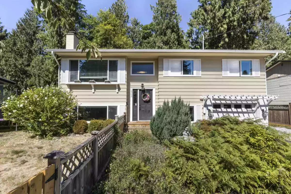 Swimming Pool Photo of 19745 38a Avenue, Langley, BC