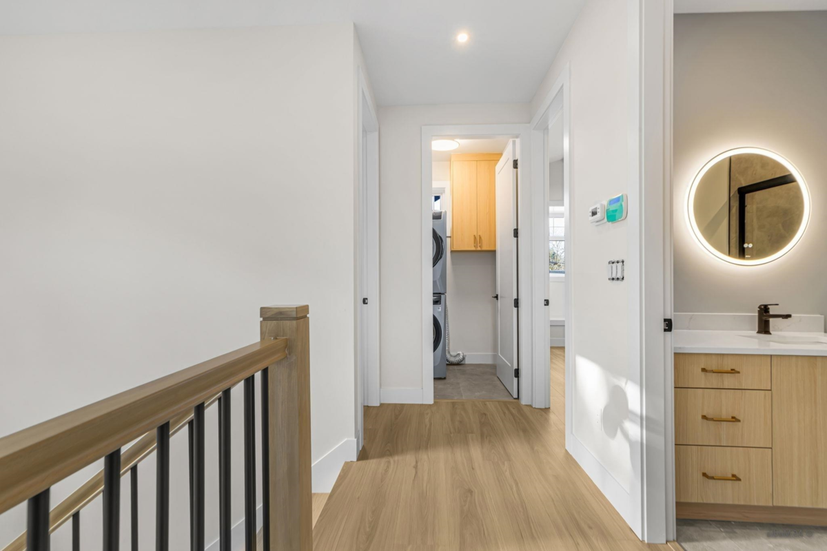 Hallway Photo of 8237 110 Street, Delta, BC