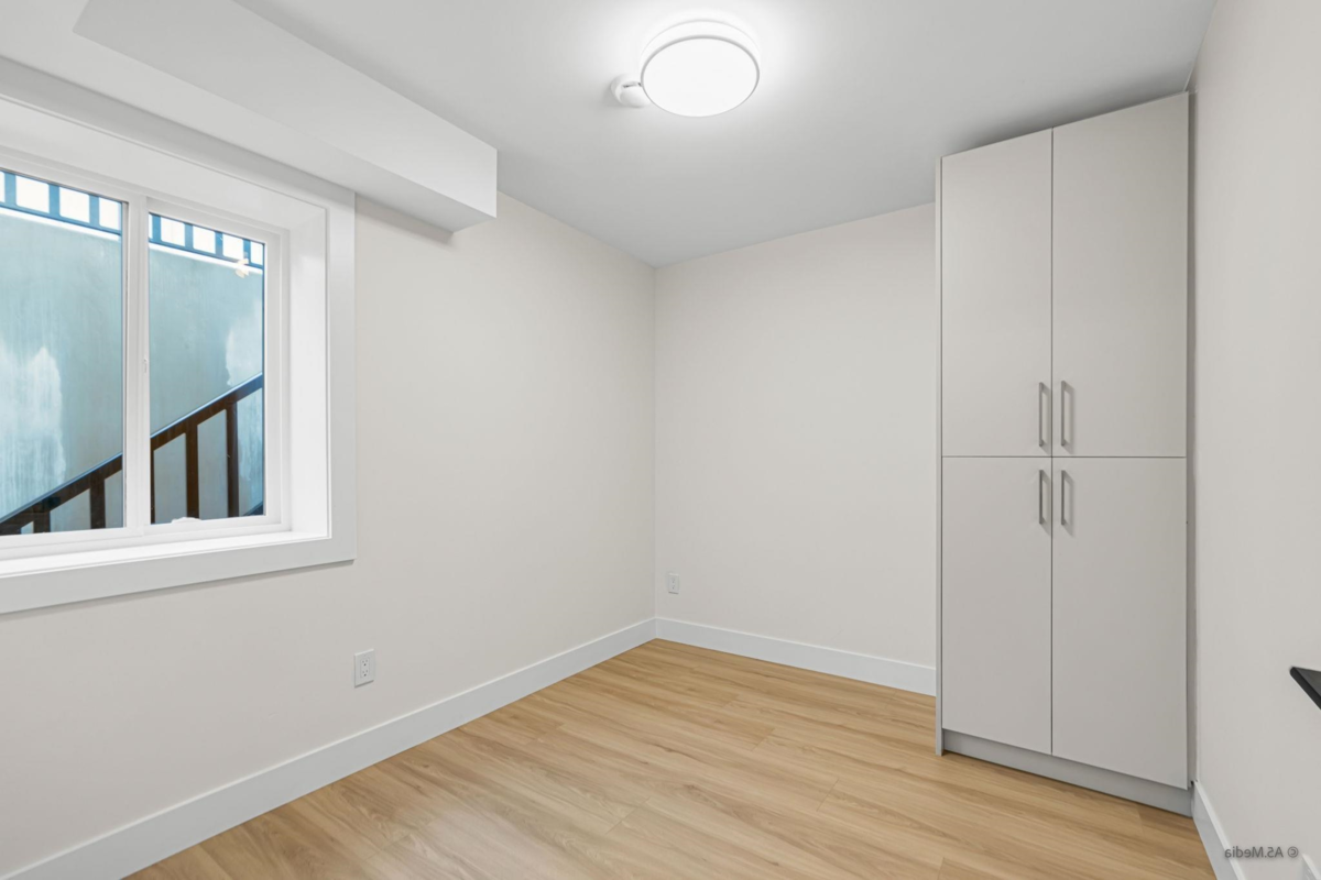 Swimming Pool Photo of 8237 110 Street, Delta, BC