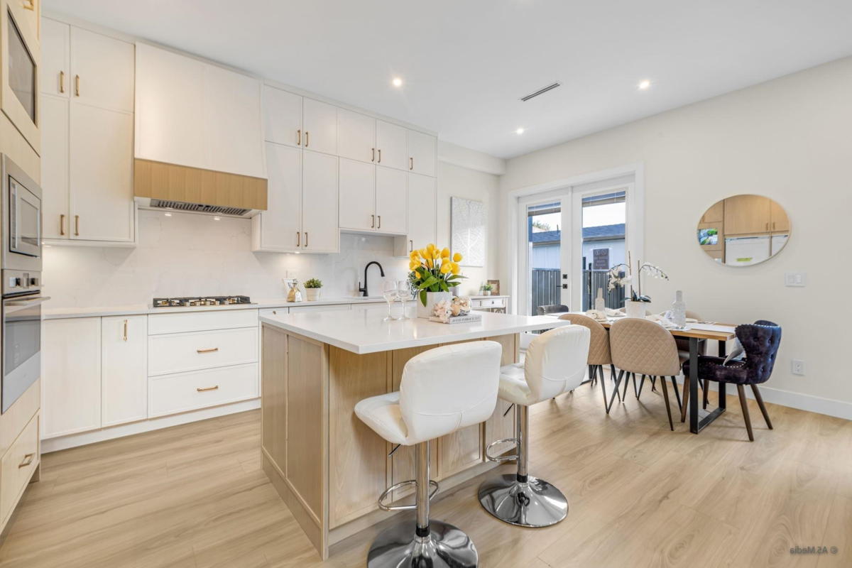 Walk-In Closet Photo of 8237 110 Street, Delta, BC