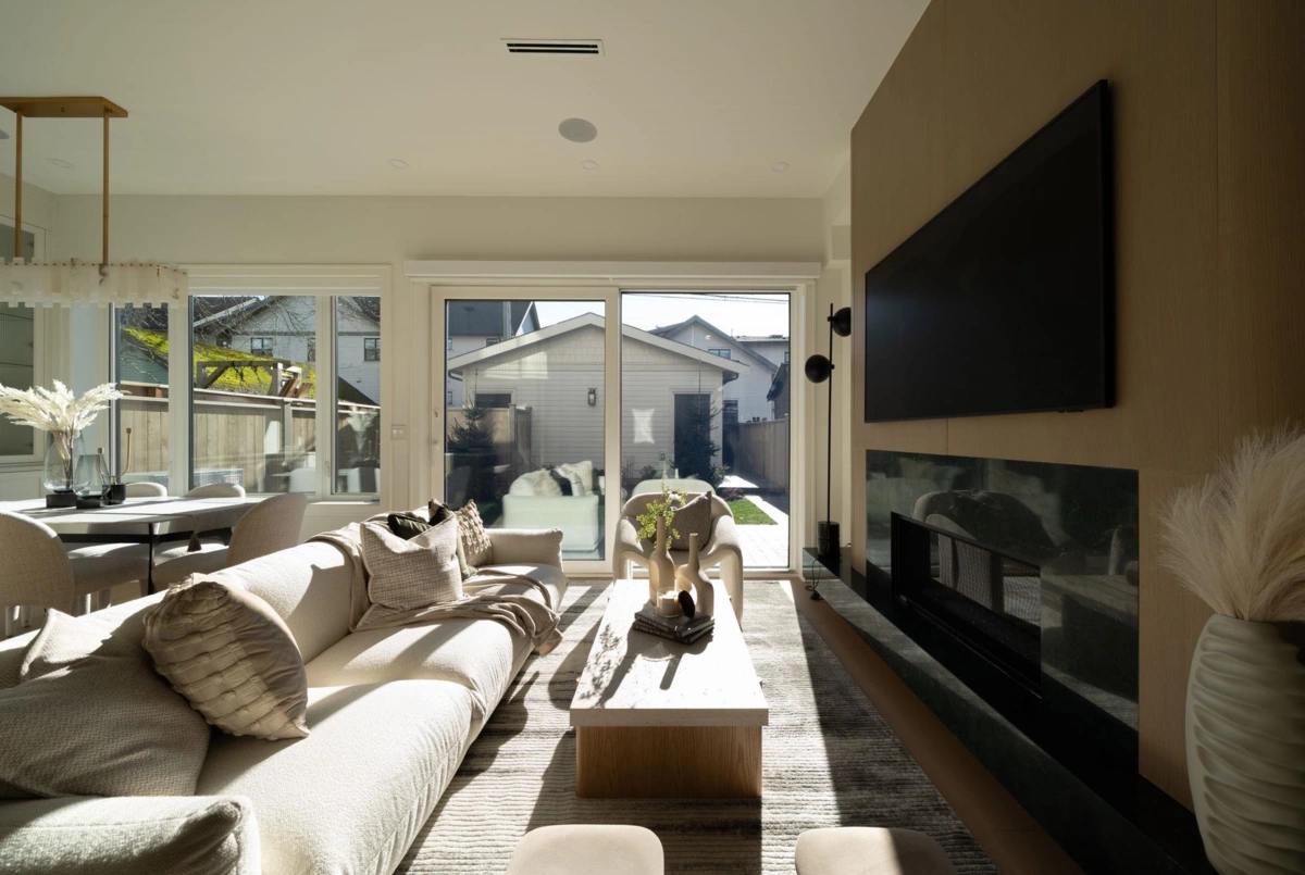 Breakfast Nook Photo of 2 864 E 16th Avenue, Vancouver, BC