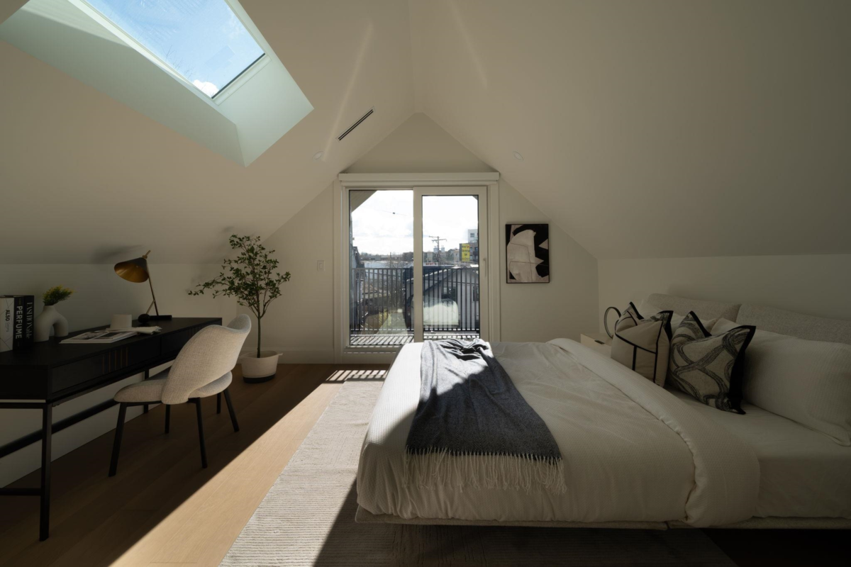 Entry Foyer Photo of 2 864 E 16th Avenue, Vancouver, BC