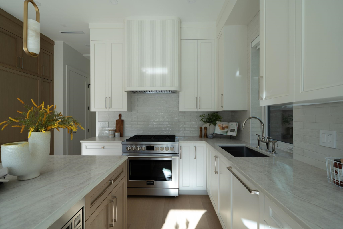 Family Room Photo of 2 864 E 16th Avenue, Vancouver, BC