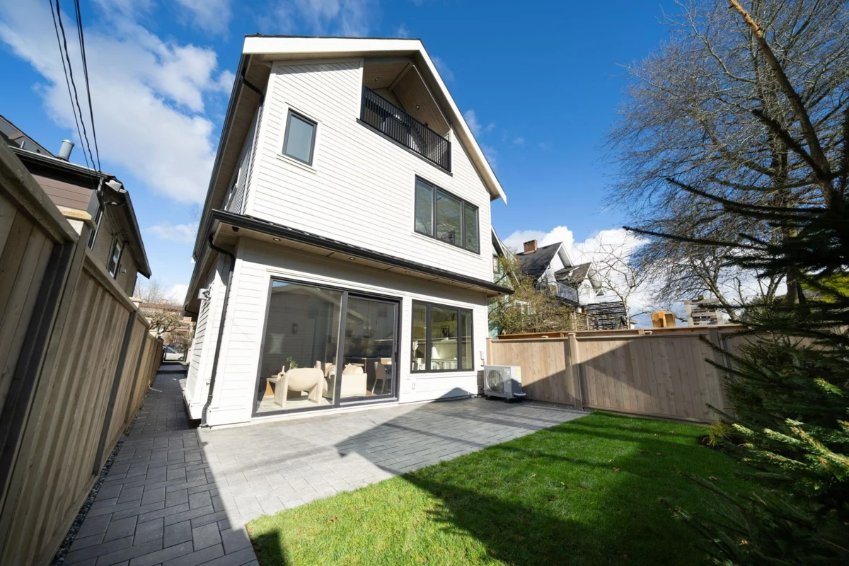 Garage Interior Photo of 2 864 E 16th Avenue, Vancouver, BC