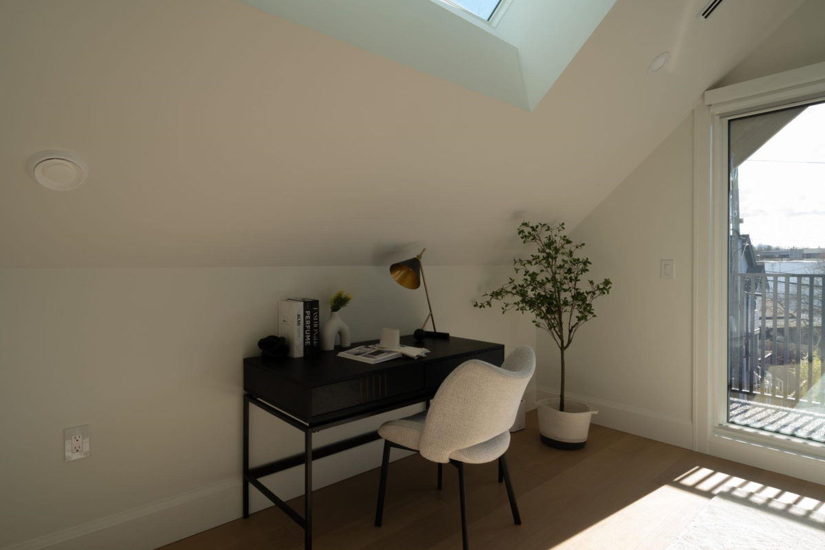 Hallway Photo of 2 864 E 16th Avenue, Vancouver, BC