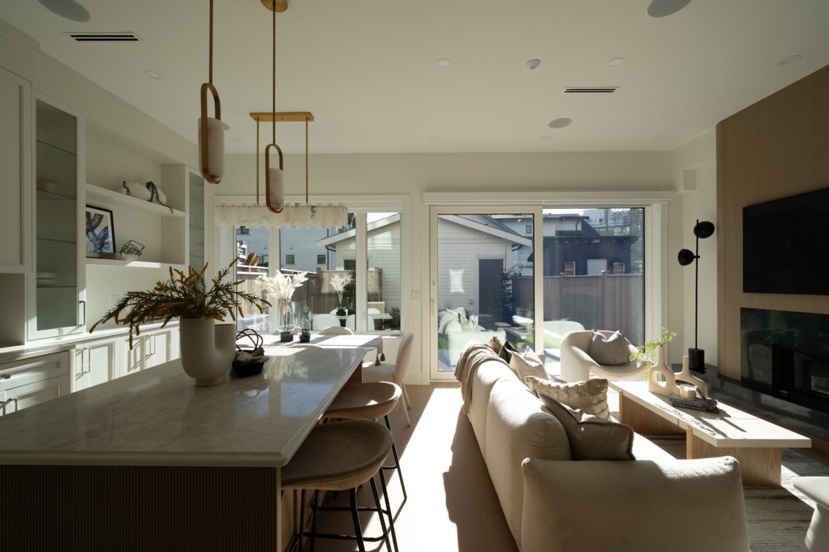 Kitchen Island Photo of 2 864 E 16th Avenue, Vancouver, BC