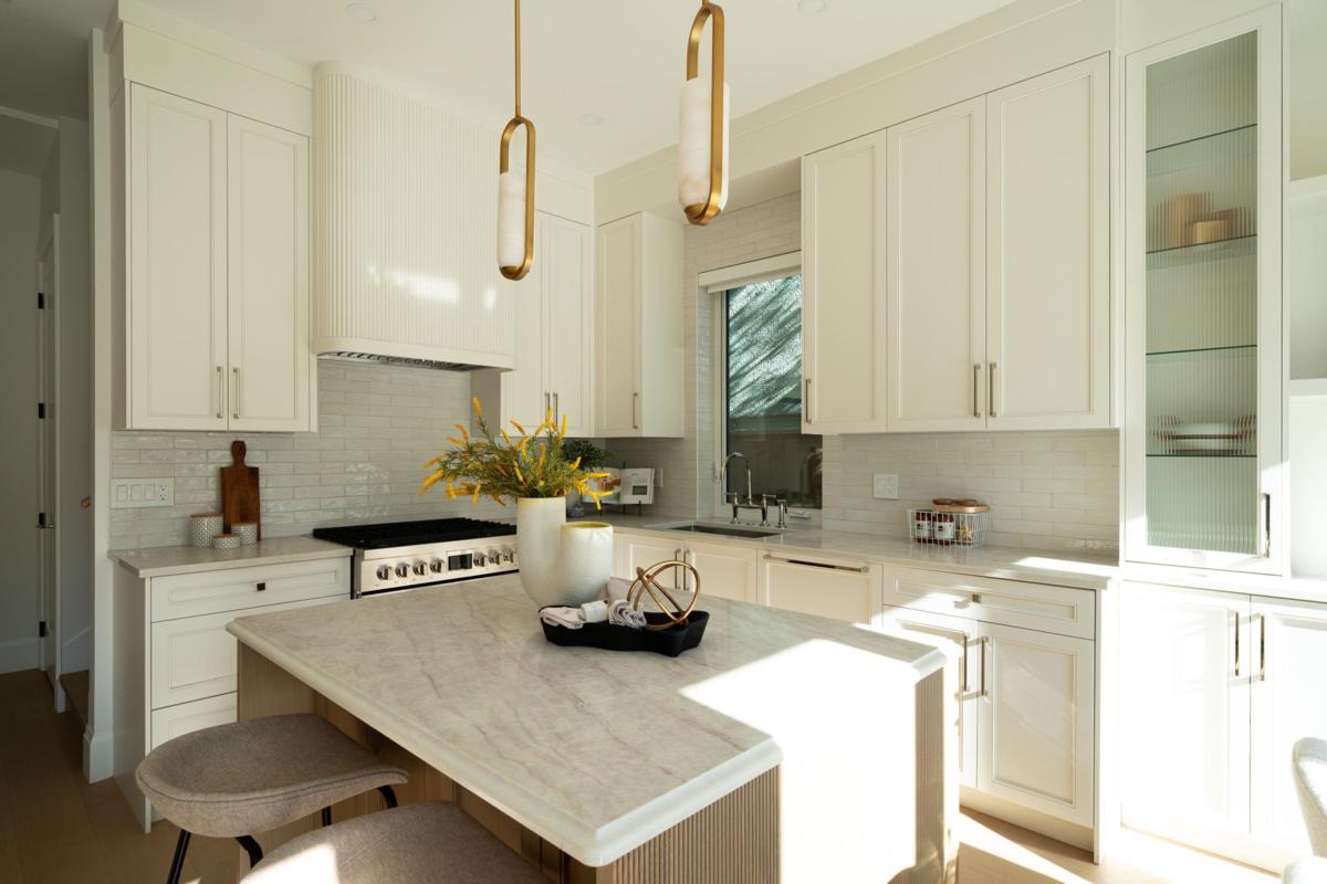 Living Room Photo of 2 864 E 16th Avenue, Vancouver, BC