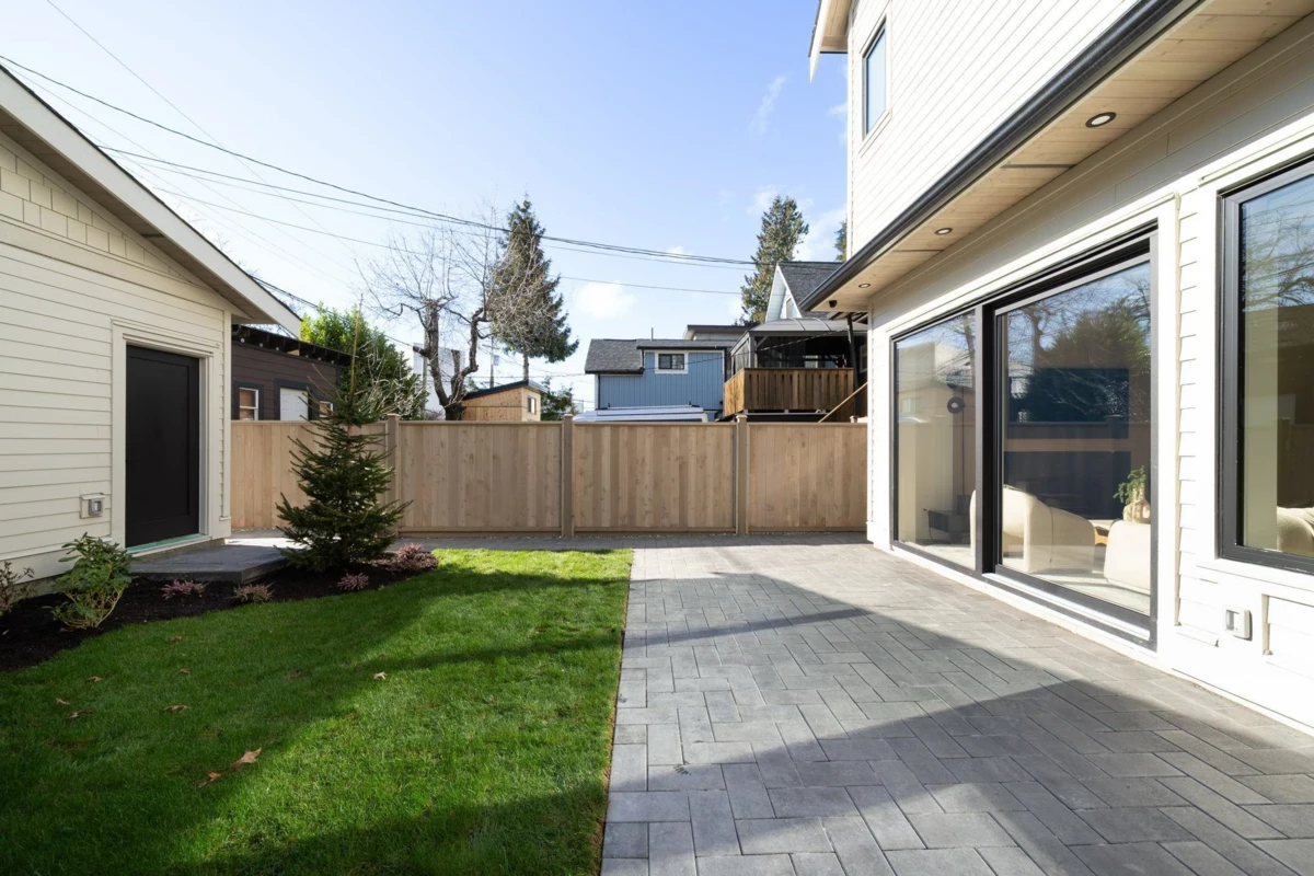 Outdoor Deck Photo of 2 864 E 16th Avenue, Vancouver, BC
