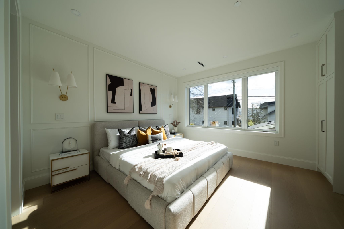 Primary Bathroom Photo of 2 864 E 16th Avenue, Vancouver, BC