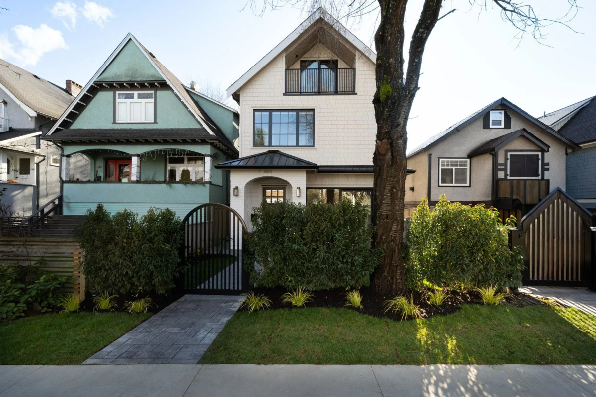 Primary Bedroom Photo of 2 864 E 16th Avenue, Vancouver, BC