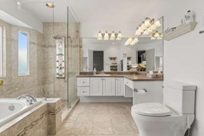 Hot Tub / Spa Photo of 330 Rosehill Wynd, Delta, BC