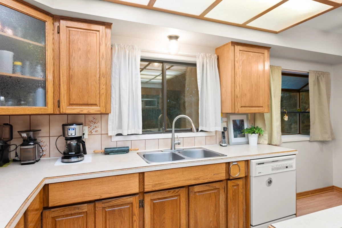 Guest Bathroom Photo of 34660 Walker Crescent, Abbotsford, BC