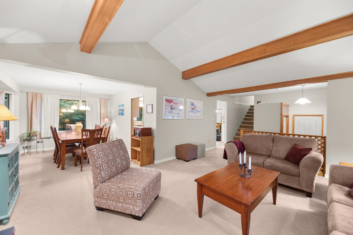 Kitchen Island Photo of 34660 Walker Crescent, Abbotsford, BC