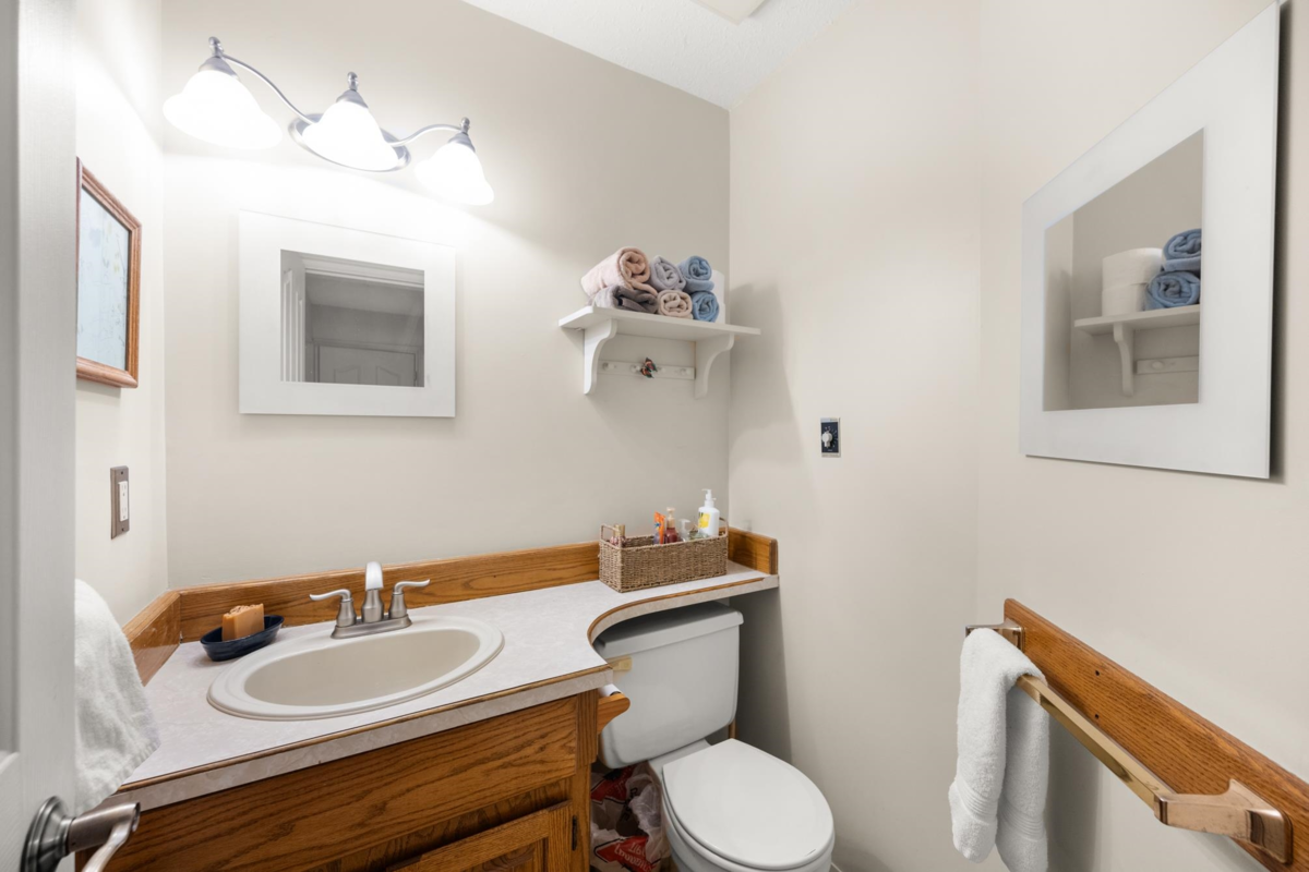 Laundry Room Photo of 34660 Walker Crescent, Abbotsford, BC